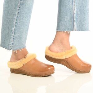 NEW  Dansko Magda Leather and Sheepskin clog in tan for women   1125 6s3